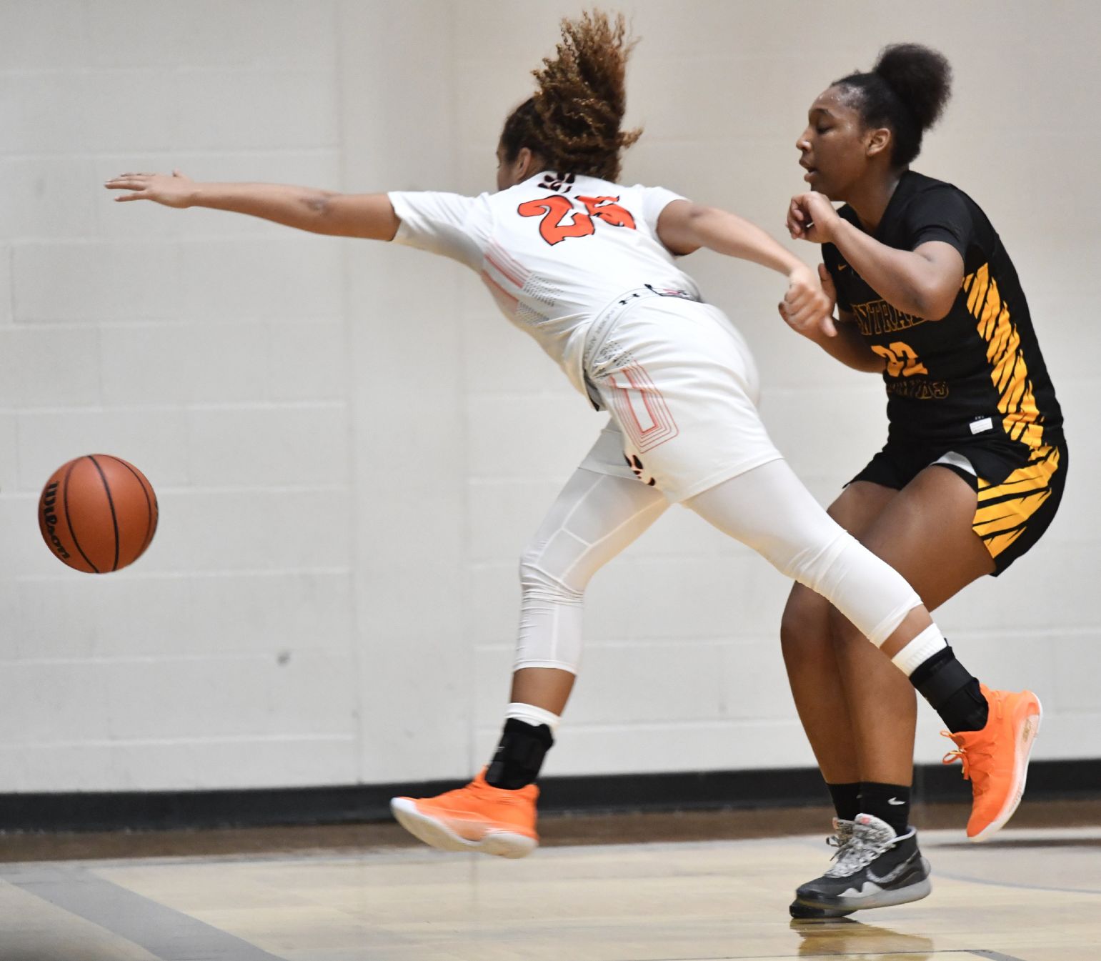 Edwardsville vs Hazelwood Central in Southern Illinois Shootout